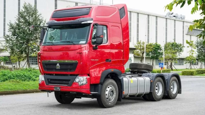 xe đầu kéo Howo T7H màu đỏ
